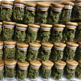 1g Jars of Queen Hemp Baox