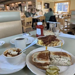 Tuna melt, cup of chilli and breakfast plate
