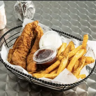 Tenders with fries