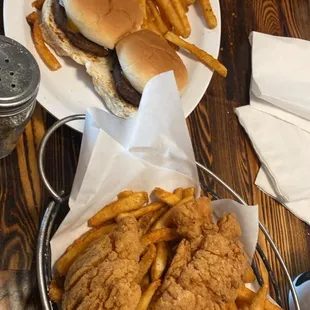 Kid's cheeseburgers &amp; chicken tenders
