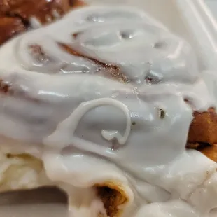 cinnamon roll with icing