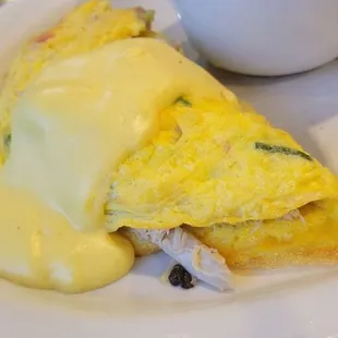 Crab omelet with hollandaise and cheesy grits