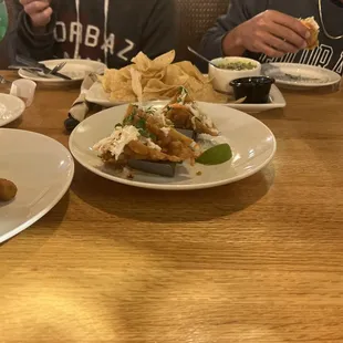 food, chicken wings and fried chicken