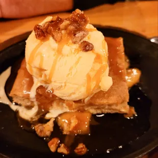 Sizzlin&apos; Caramel Apple Blondie Skillet