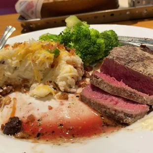 6 oz. Top Sirloin* Side Steamed Broccoli Side Loaded Mashed Potatoes