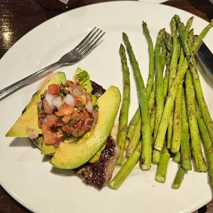 Steak with avocado