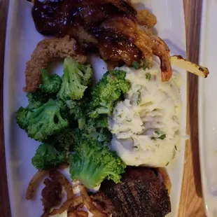 The waitress was rude! Steak was not cooked right! And the shrimp was RAW! ask for a cup to go she bought out a kids cup. We want be back!!