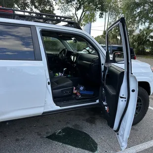 Make sure you leave nothing valuable in sight. Less than 75 second from locking my vehicle it was broken into here. 5:33pm March 30th.