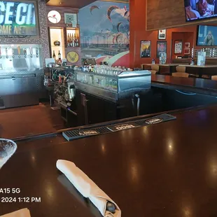 Good sized bar but completely dead around noon