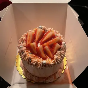 Strawberry Prosecco cake (seasonal)