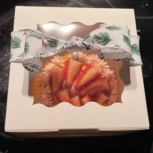 lovely packaging-strawberry prosecco cake