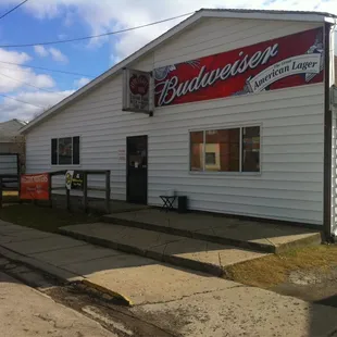 the outside of the restaurant