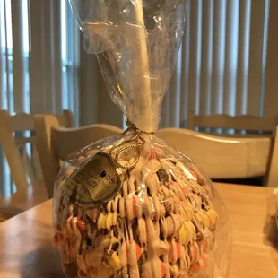 Reece&apos;s Pieces Apple