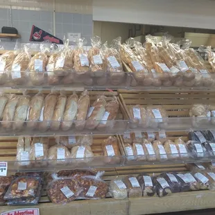 Apple&apos;s has a great bakery &amp; makes cakes to order.