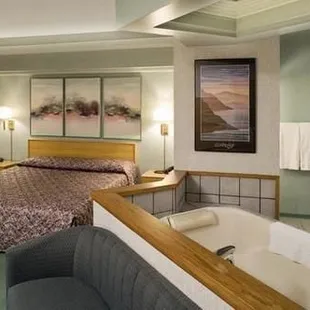 Suite with jetted tub