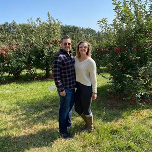 Perfect date location! Lots of great apples to taste and animals to see!