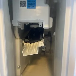 Clearly a screw is missing but it wouldn't snap into place either.