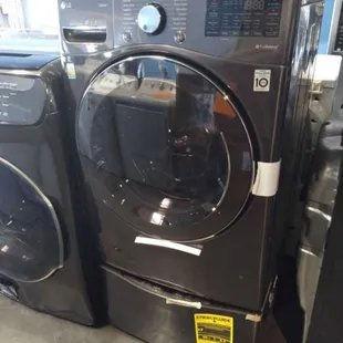 LG 2 washers in 1 
front loader 
black/stainless 
LG sidekick pedestal for small loads
Front loader washer for XL loads