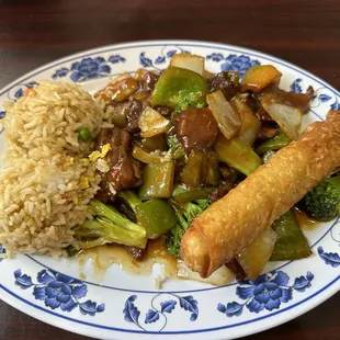 Beef pepper steak (add broccoli) w/ fried rice and egg roll (lunch special)