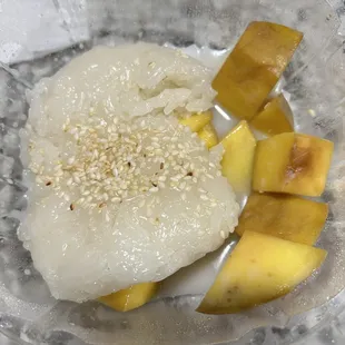 Sticky rice with mango