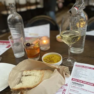 Bread-old fashioned-white wine