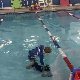 Andrew motivating my daughter to grab the ring at the bottom of the pool!