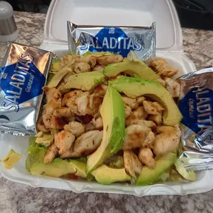 Ensalada de Pollo $8