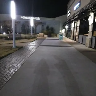 Heading towards the AR Workshop in the far corner.