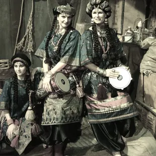 Members of Arabesque at Dickens Fair, we love this vintage look!