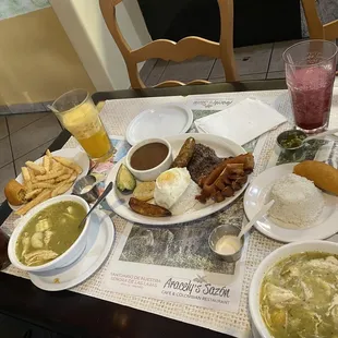Ajiaco, bandeja Paisa Mora juice and maracuya juice