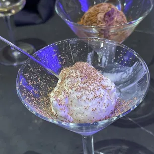 Vanilla and chocolate gelatos
