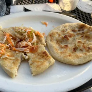 Pollo Pupusas