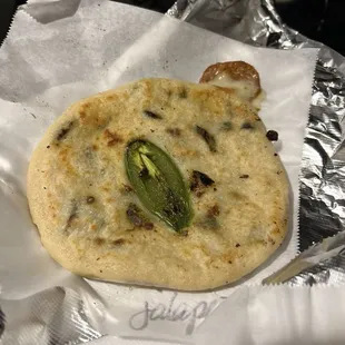 Pupusa Jalapenos y Queso
