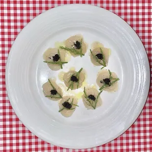Carpaccio Di Capesante - Hokkaido scallop sashimi, sea asparagus, red onions &amp; tobiko caviar with light champagne dressing $27