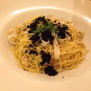 Spaghetti con Tobiko e Calamari