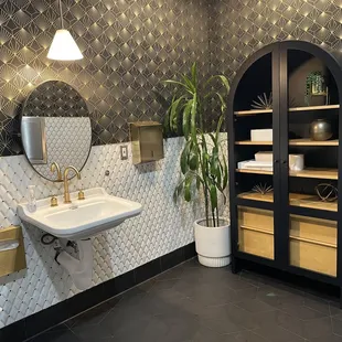 Such a cute bathroom!