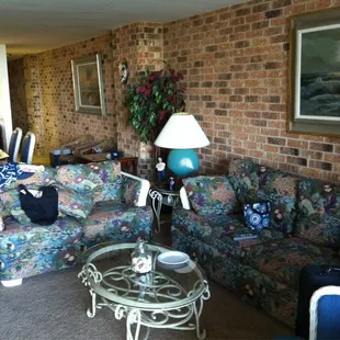 Stayed here at the Aransas Princess, place was spotless. This condo had everything. Worth every penny spent.