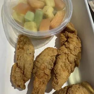 Chicken tenders and fruit kid's meal