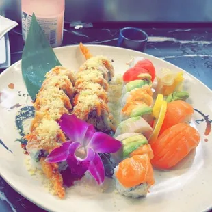 Rainbow roll, salmon nigiri