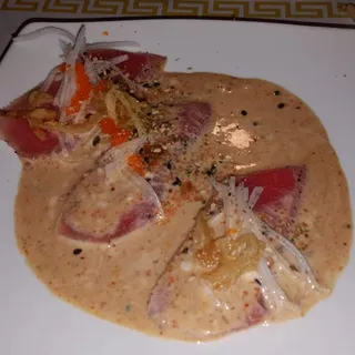 Seared Tuna Sashimi with Crispy Onion