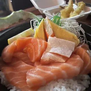 Salmon sashimi Don