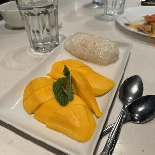 Sweet Mango with Sticky Rice
