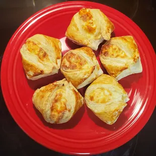Mini Khachapuri, puff pastry with cheese.