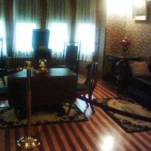 Another beautiful sitting area (I wish the lighting was better to show how gorgeous those all is!)