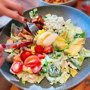 Having lunch with friends.