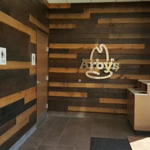I loved this wall back by the bathrooms, very nice accent peice that I felt brought a nice touch a class to the Red Hat establishment.