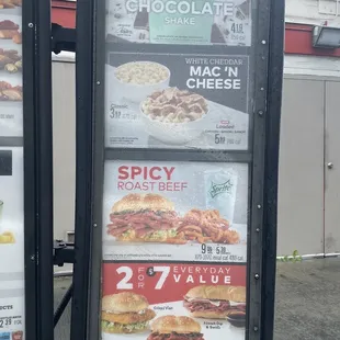 1/3/22 (Tue): 2 for $7 menu! Tried the mint choco shake - pretty good!