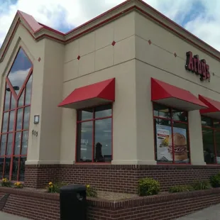 the exterior of a restaurant