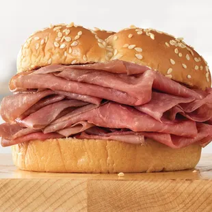 a roast beef sandwich on a bun