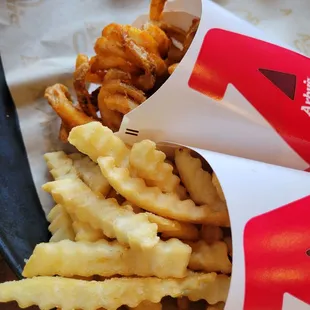 Reg fries &amp; curly fries - 3/19/23